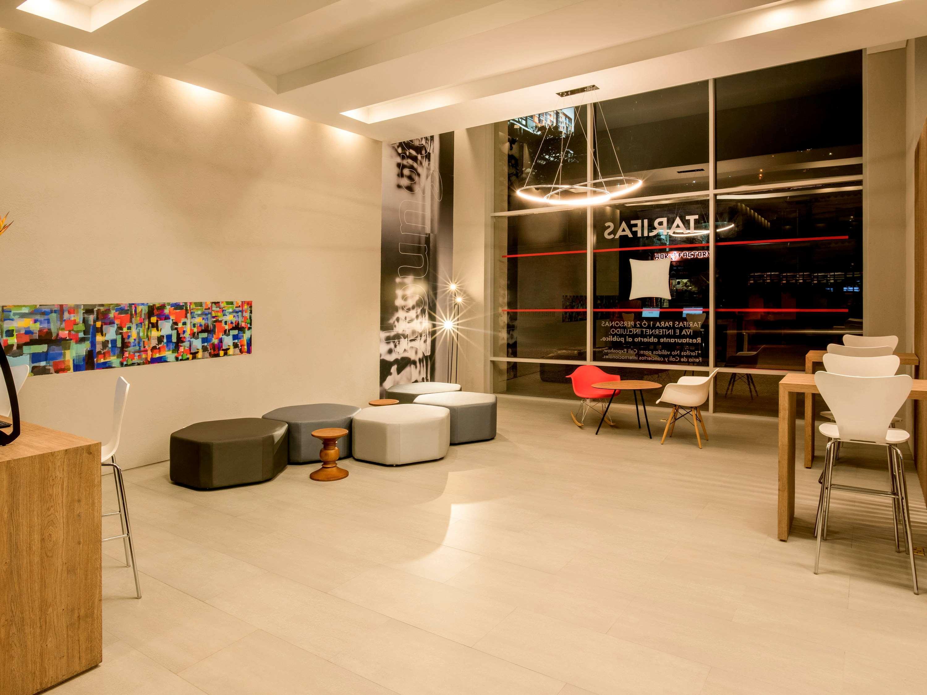 Hotel Ibis Cali Granada Buitenkant foto