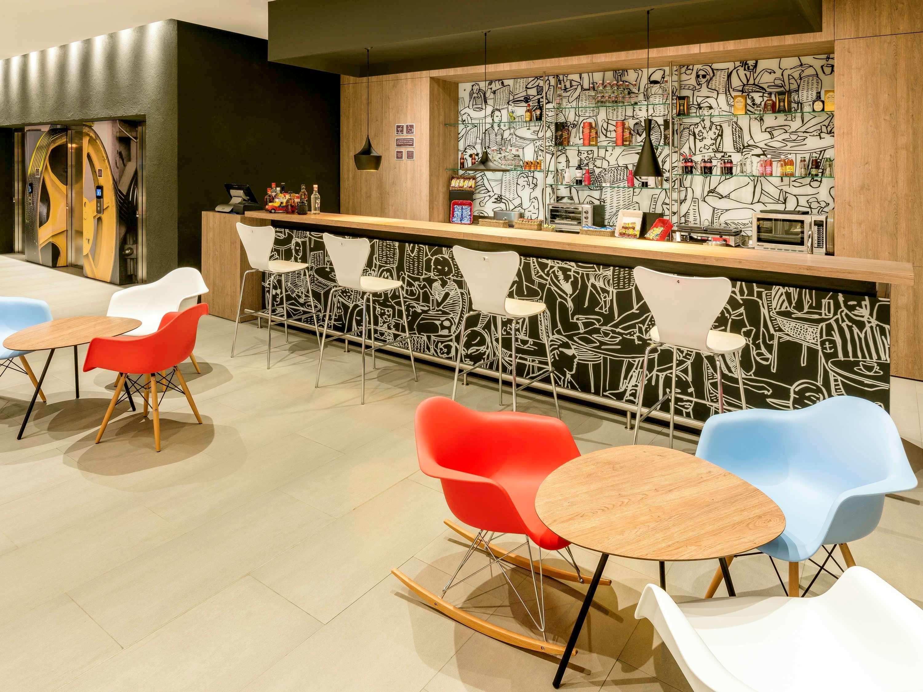 Hotel Ibis Cali Granada Buitenkant foto